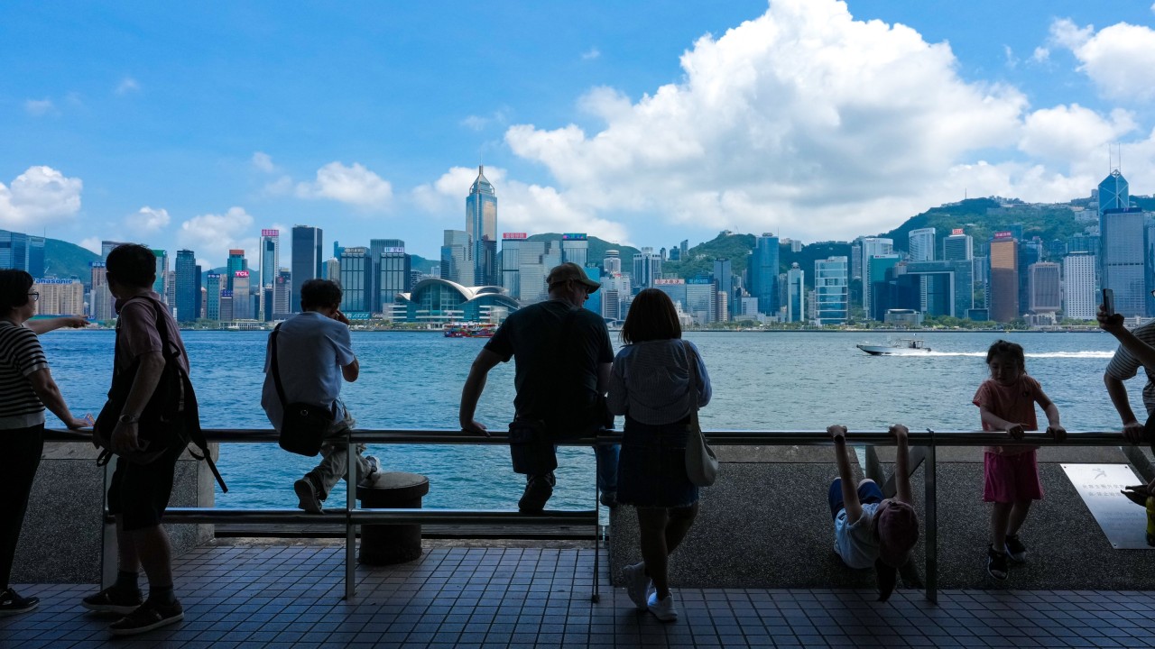 香港预计热浪和阵雨，热带低压临近