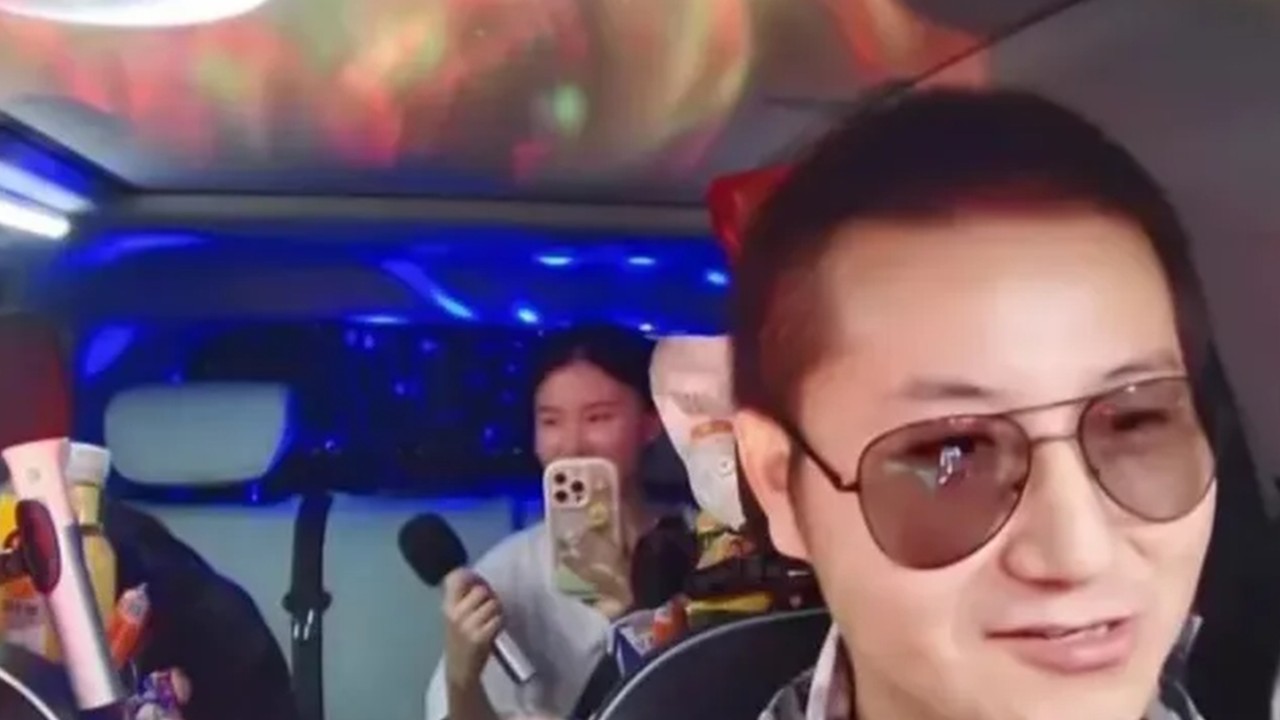China ride-sharing drivers compete for passengers,