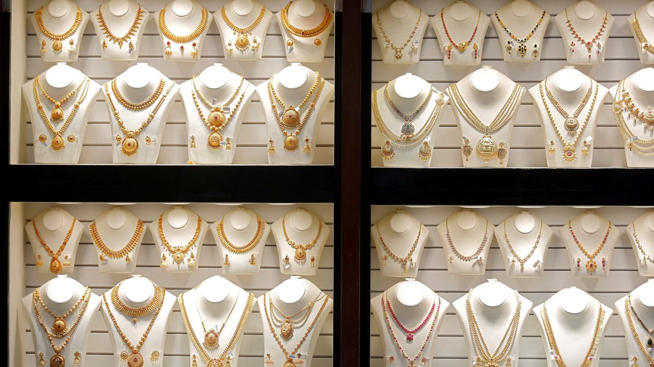Gold smugglers ‘make a killing’ in India as grey m