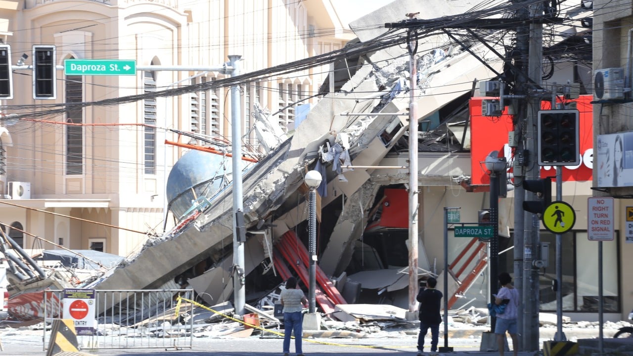 Rescuers search for survivors after Philippines quake kills 37