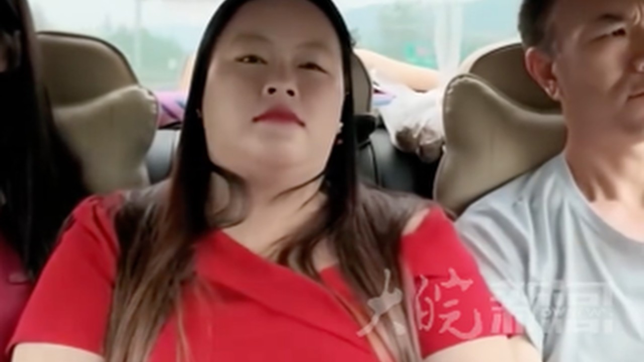 Chinese Woman Reunites with Family 22 Years After Running Away