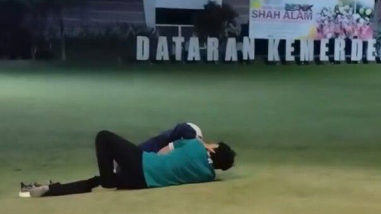 In Malaysia, video of cuddling couple renews debat