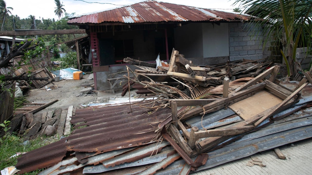 Filipino mayor begs for helicopters to fly food to ‘very hungry’ quake survivors