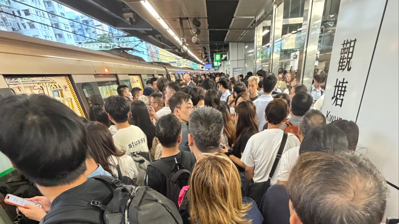 Equipment failure triggers delays of up to 15 minu