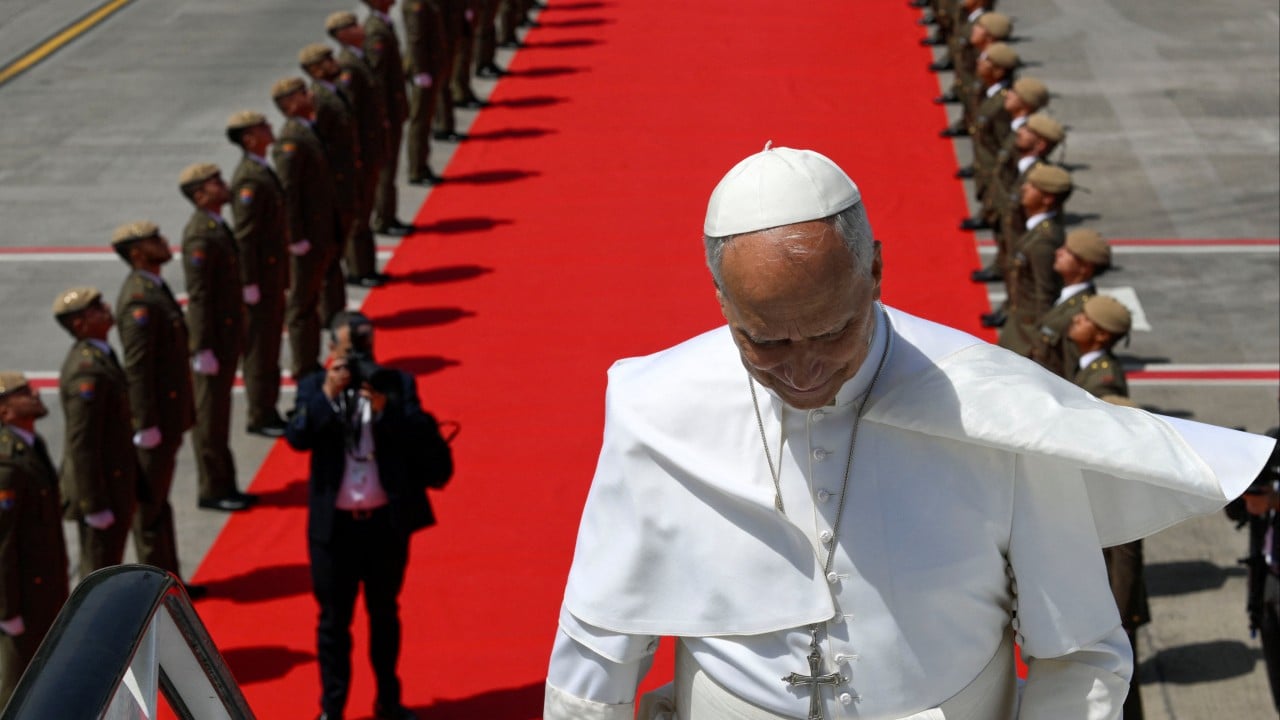 Pope Leo Receives Royal Transport After Flight Grounded in Spain