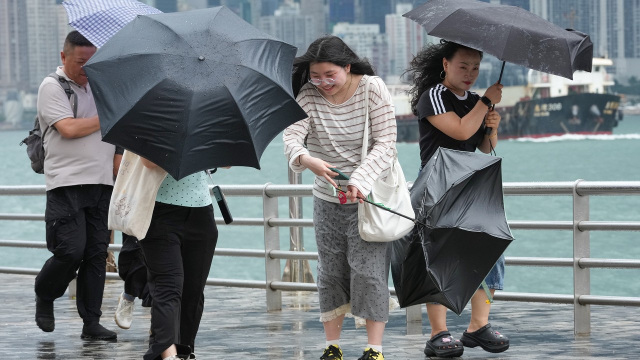 Hong Kong Observatory Considers Red Rainstorm Warning Amid Thunder