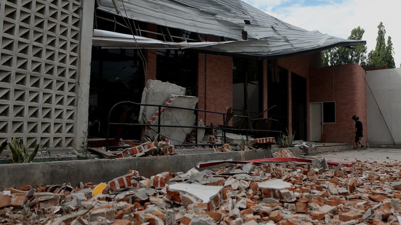 Panicked residents flee as ‘extremely strong’ earthquake hits Indonesia’s Sulawesi