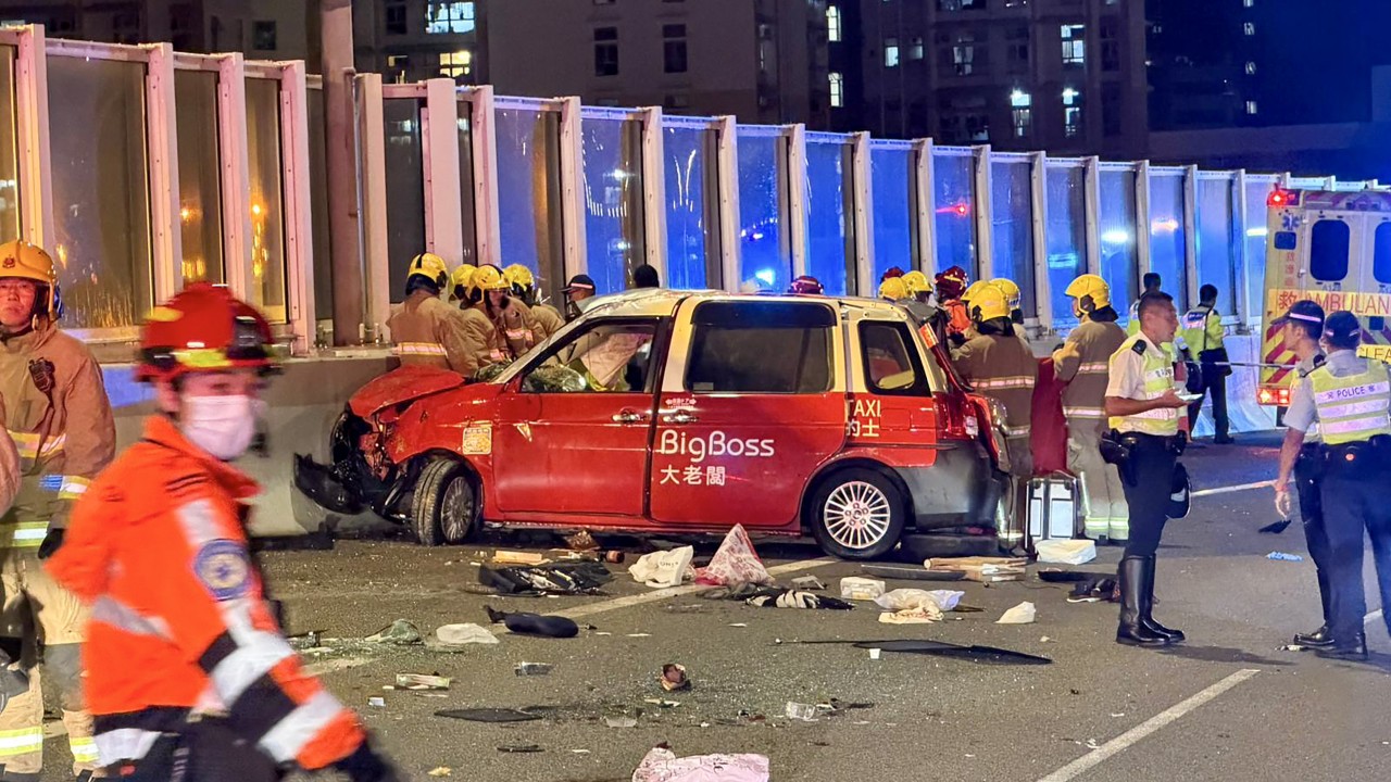 Two Passengers Die in Hong Kong Taxi-Truck Collision