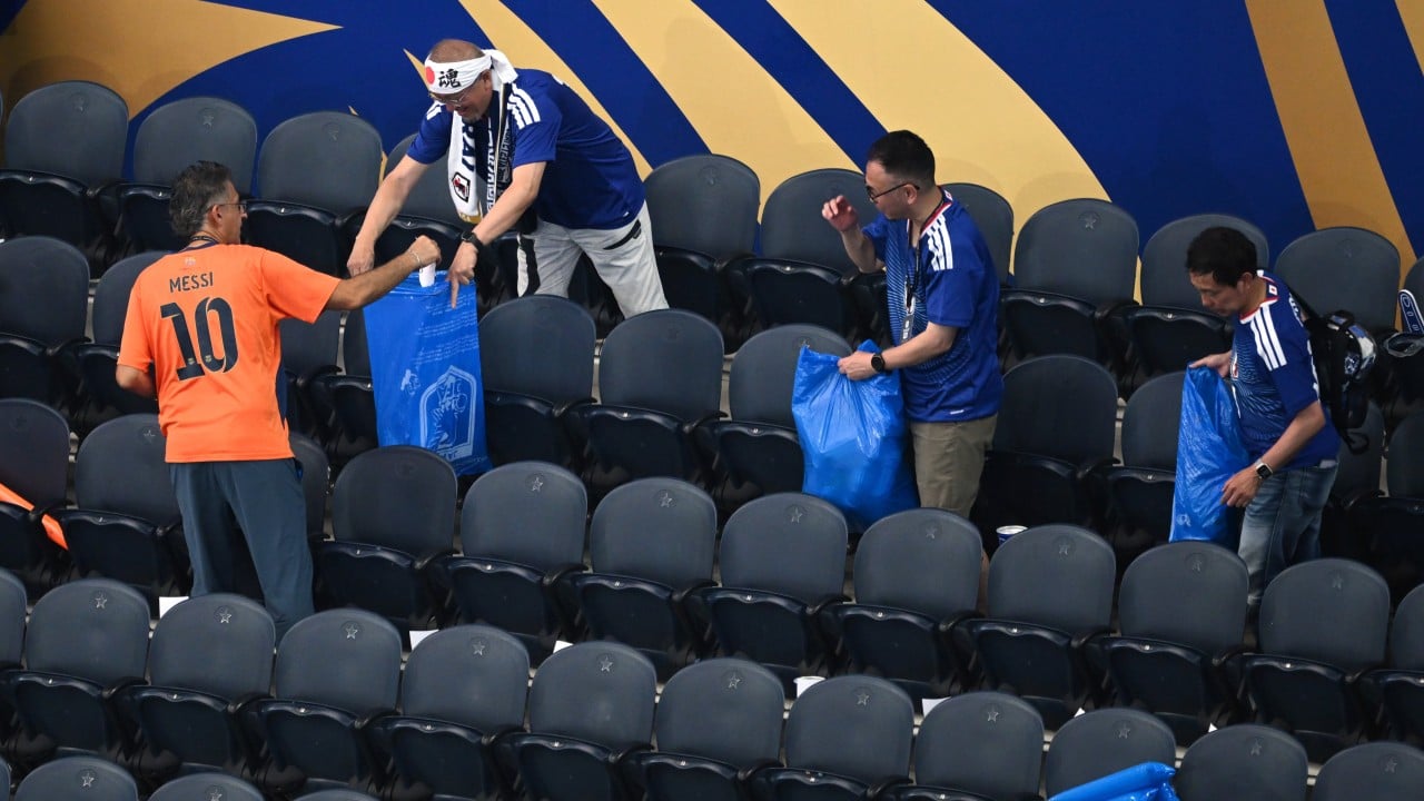 Japanese men picking up World Cup trash get mocked over double standards