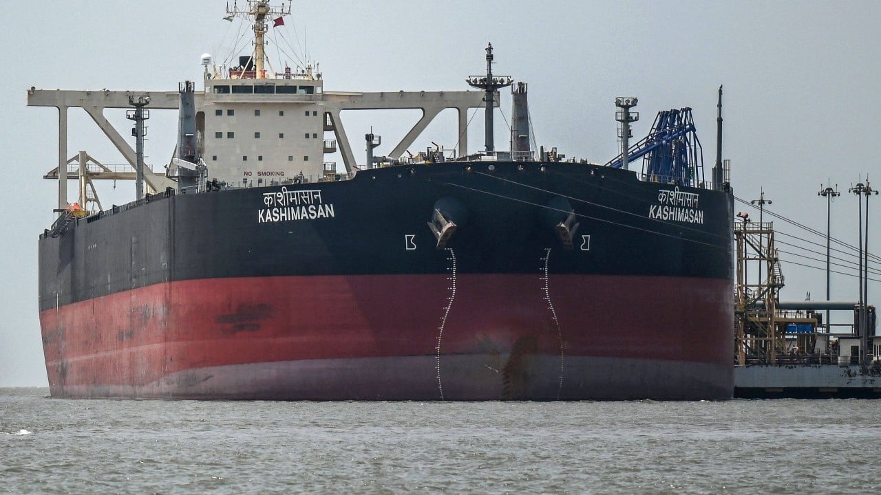 Tráfego de superpetroleiros aumenta no Estreito de Ormuz