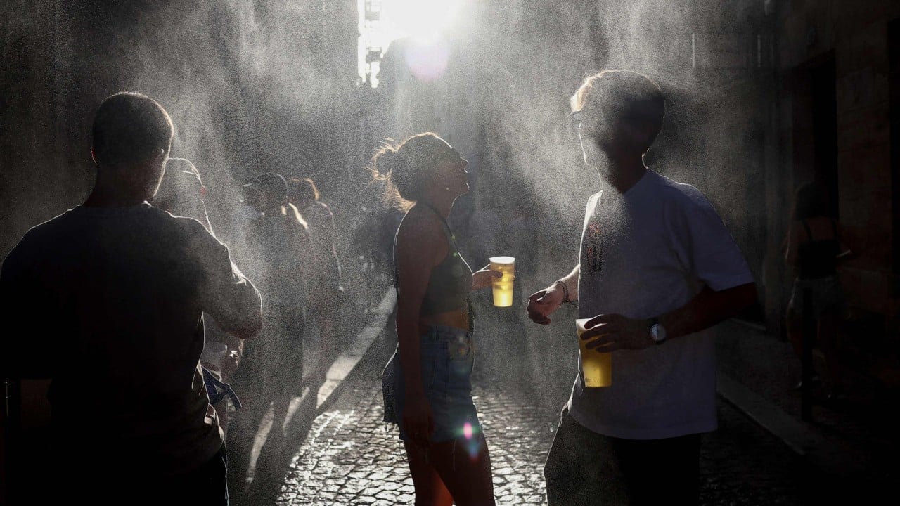 Europe hits 40ºC as heatwave threatens tourism industry, wildlife