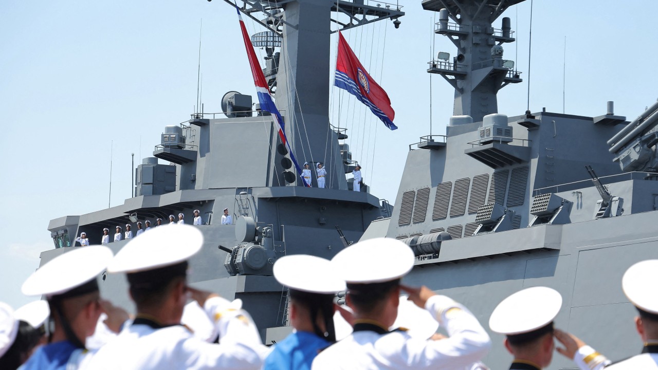 Kim Jong-un anuncia que Marinha da Coreia do Norte terá armas nucleares