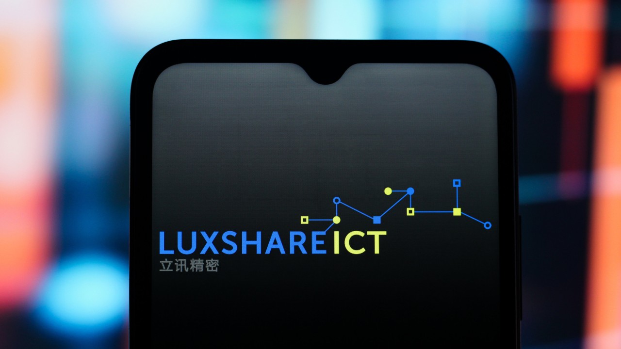 Apple Supplier Luxshare Clears Hong Kong Listing Hurdle