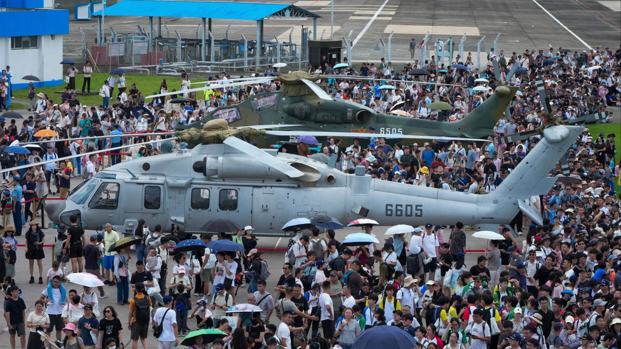 Thousands flock to PLA airbase amid Hong Kong handover celebrations