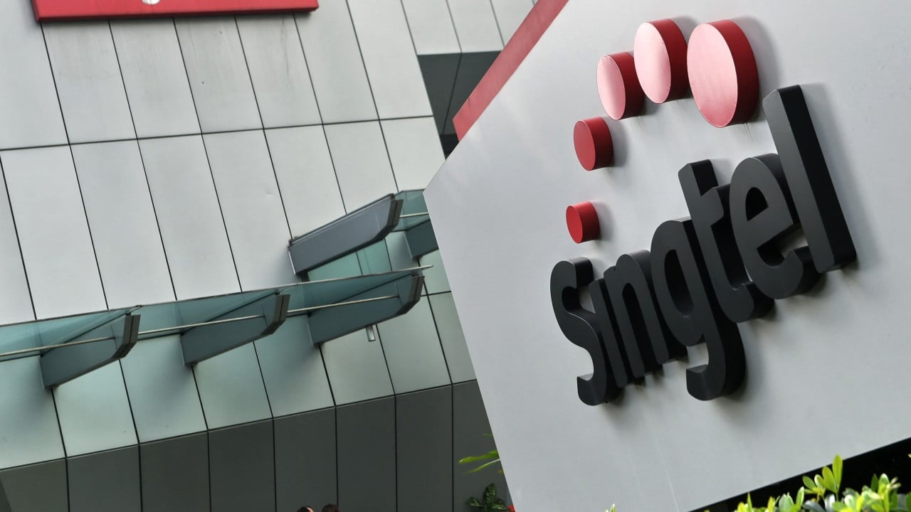 Singapore telecoms company slashes CEO’s salary over outages