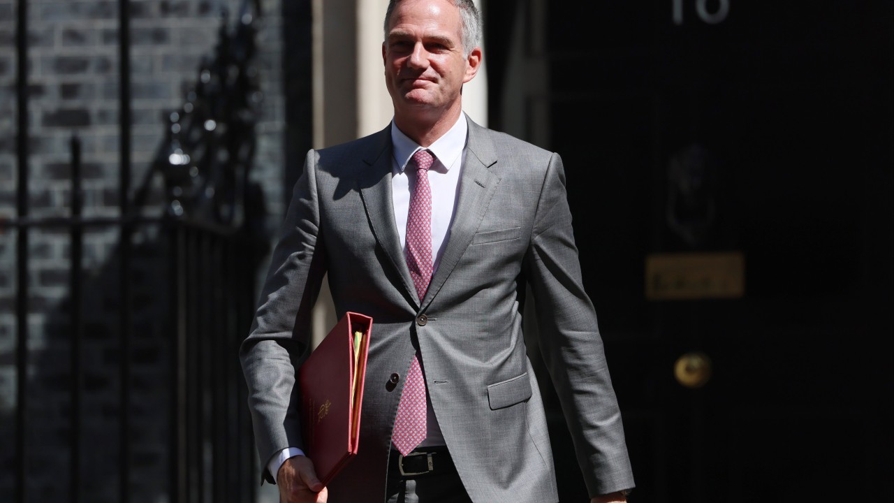 UK trade secretary hosts Chinese delegation in bid to boost services