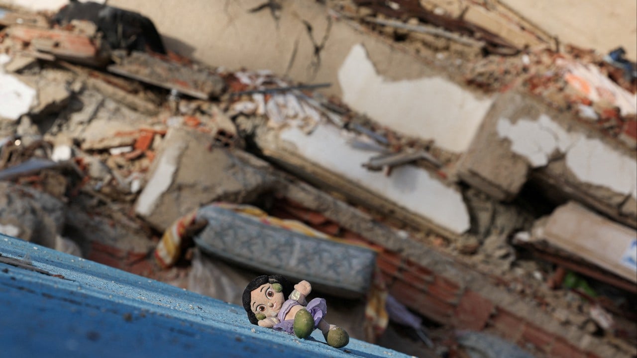 Venezuela faces post-quake medical crisis as threat of infections looms