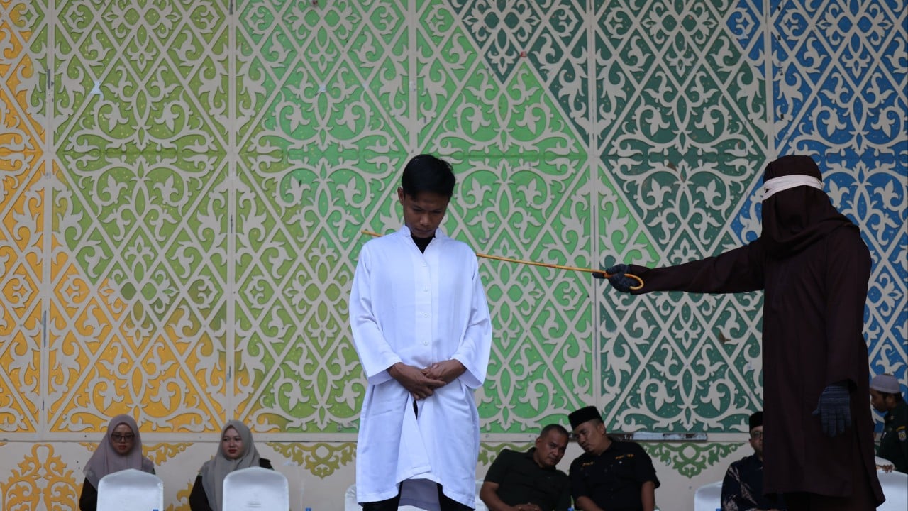 Unmarried Indonesian couple get 21 lashes each over viral live stream kiss