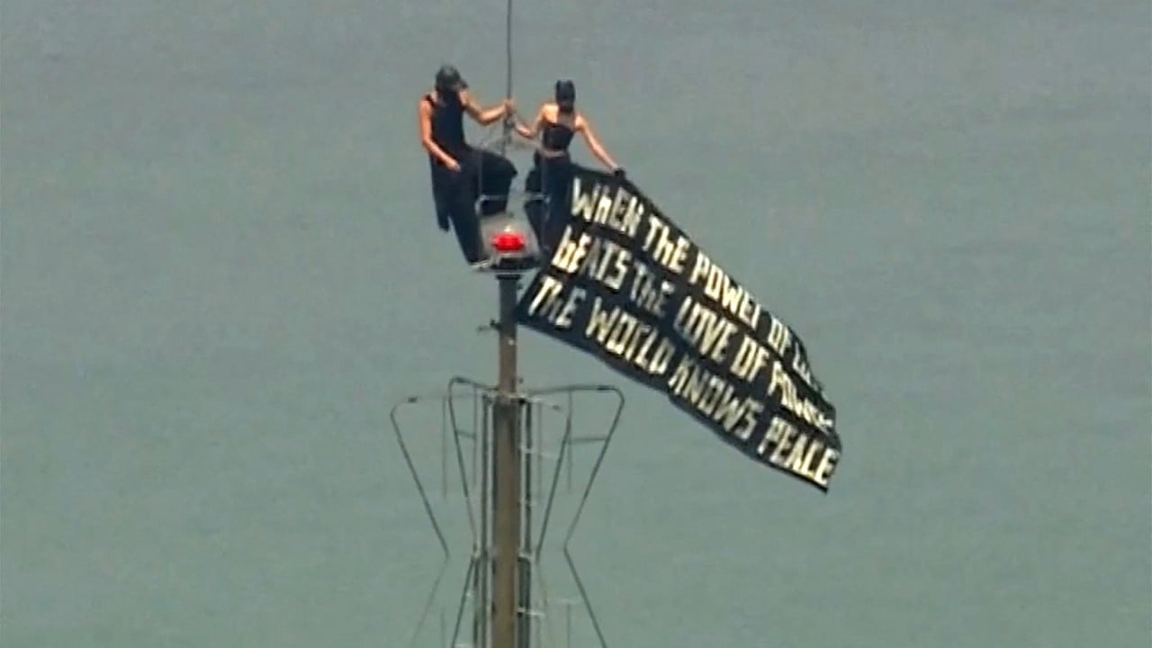 2 arrested after hanging ‘power of love’ banner on top of Empire State Building