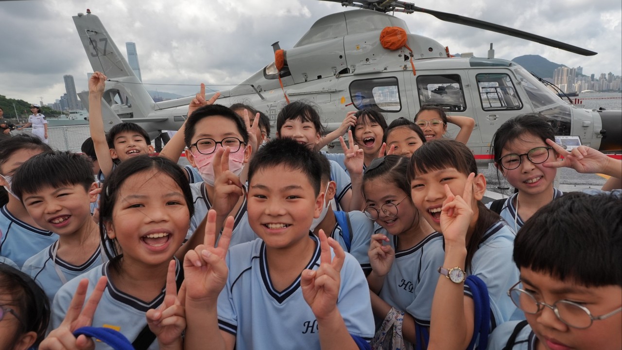 Hong Kong students tour PLA Navy warships for lesson on national defence