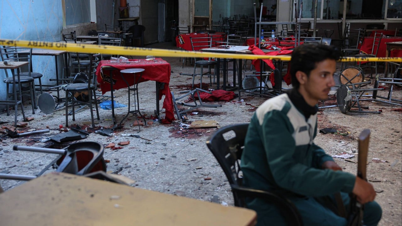 Bomb blast at Damascus cafe kills 6, Syria authorities say