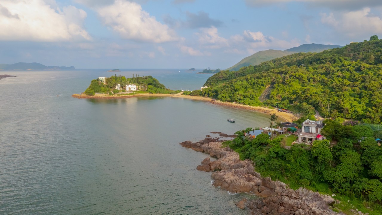 2 hurt after being struck by boat at Hong Kong beach