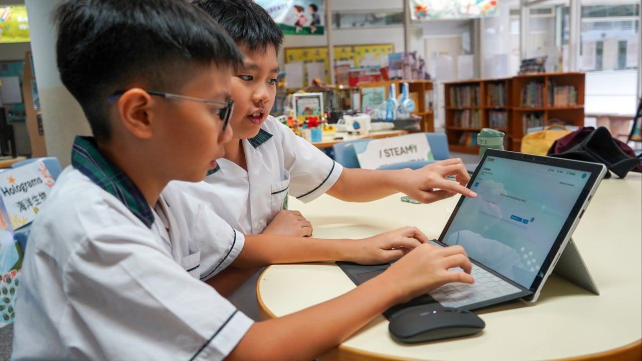 Education chief argues students must master technology, not be disconnected from it