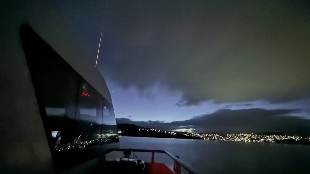 Hong Kong aurora-chasing tour group rescues 2 divers lost at sea in Australia