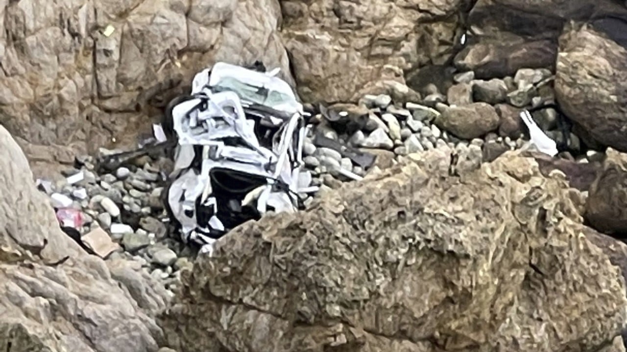Charges against US dad who drove family off cliff dropped after mental health treatment