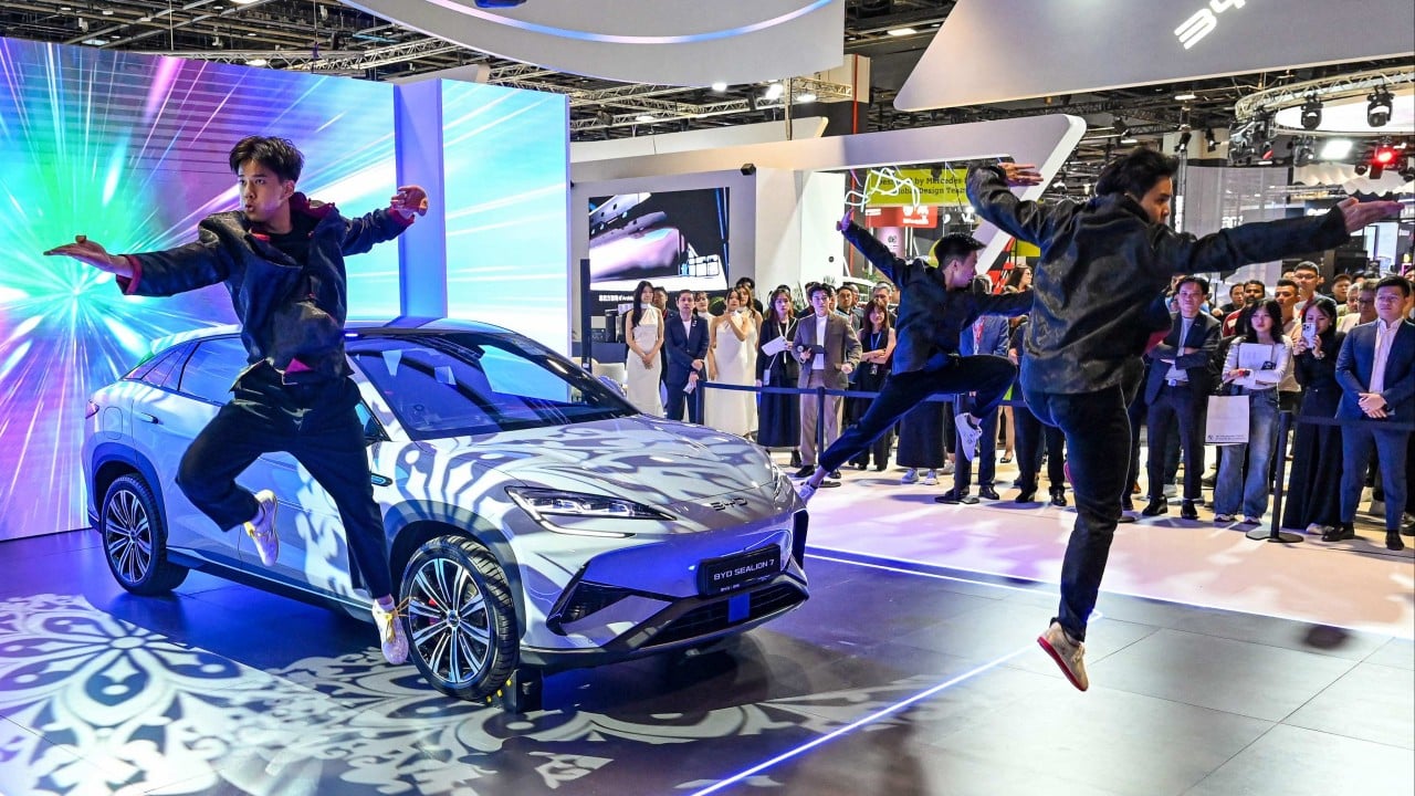 It costs a record US$99,700 to buy a small car permit in Singapore
