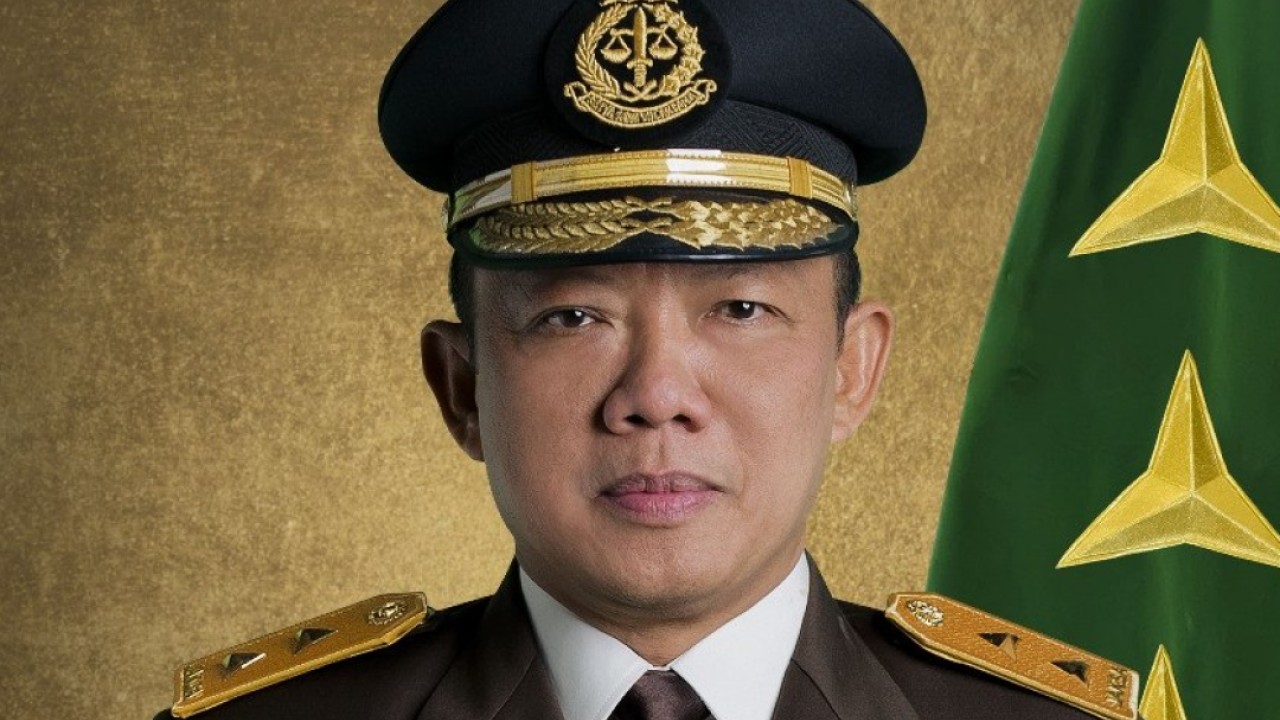 What happens when Indonesia’s top corruption buster is suspected of graft himself?