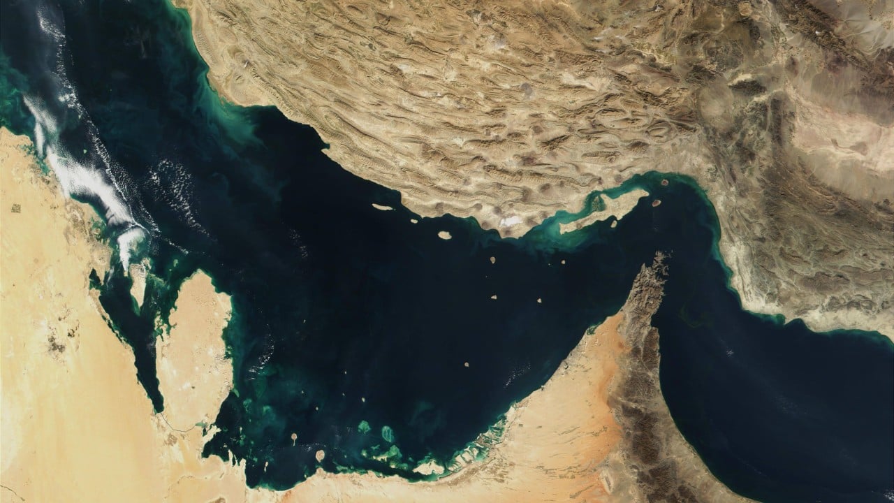 UAE says Iranian missiles struck tankers in Hormuz, killing and injuring crew
