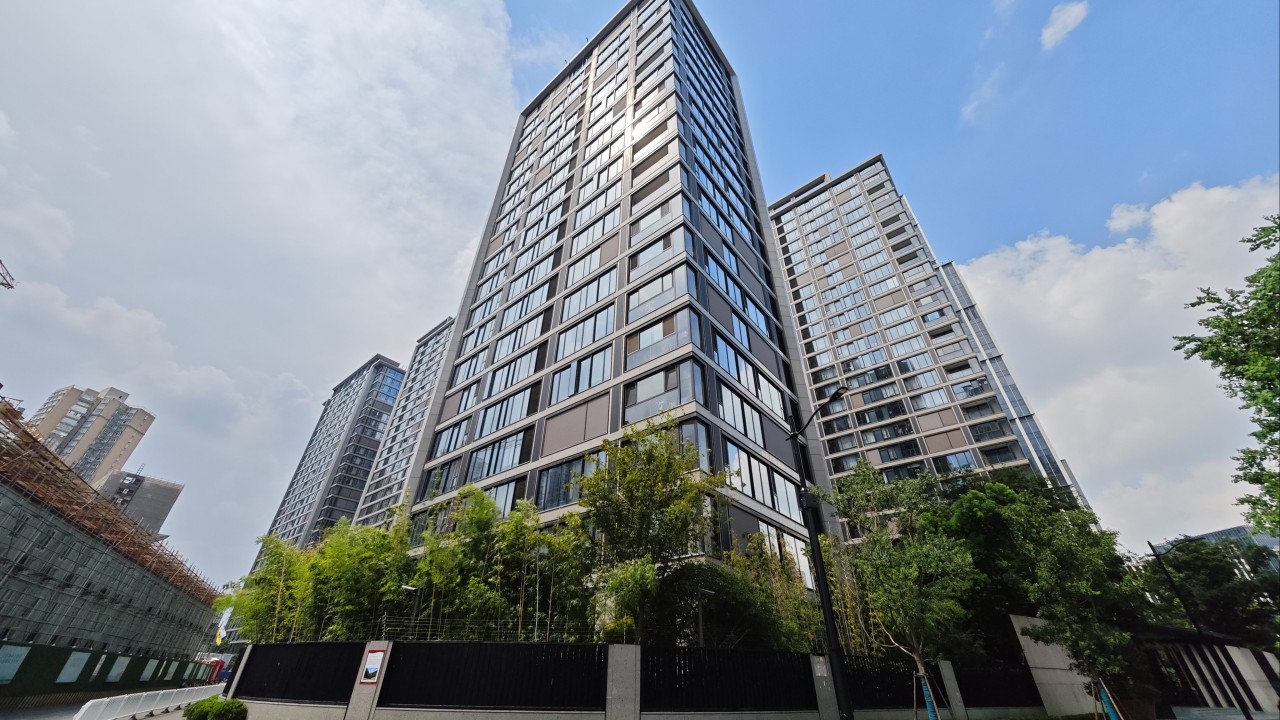 Mainland China’s luxury housing boom is keeping wealthy buyers at home, report says