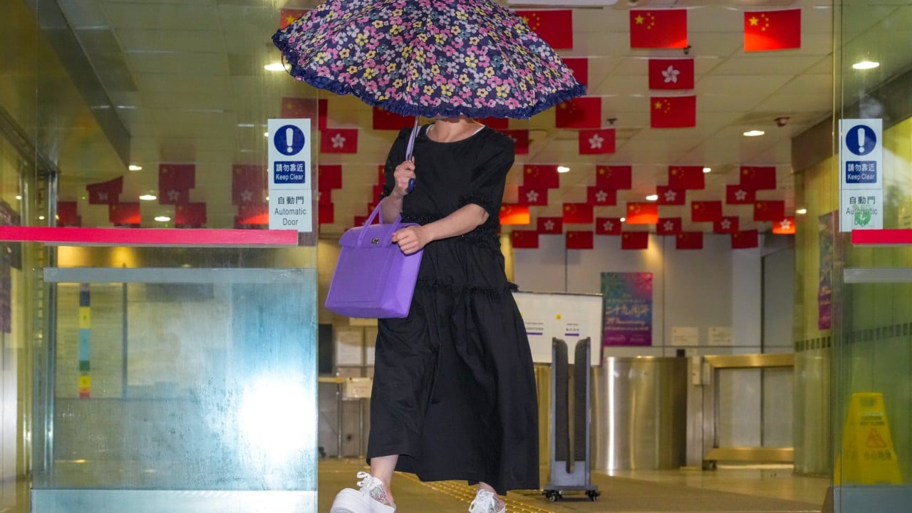 Phụ nữ Hong Kong bị kết án phá hoại tài sản bằng cách ném phân lên điều hòa và hư hại camera an ninh