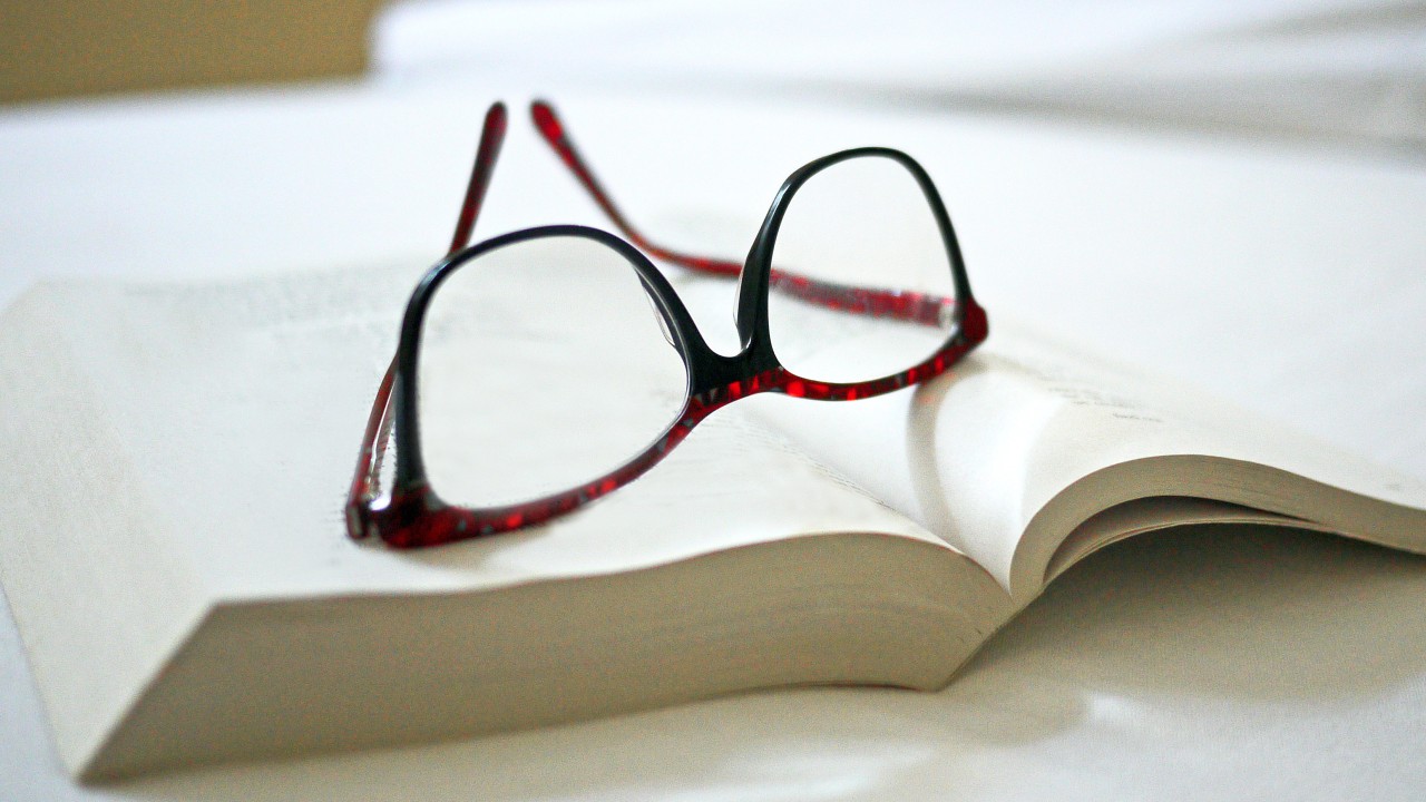 Over half of tested reading specs fail to list key details to prevent eye strain