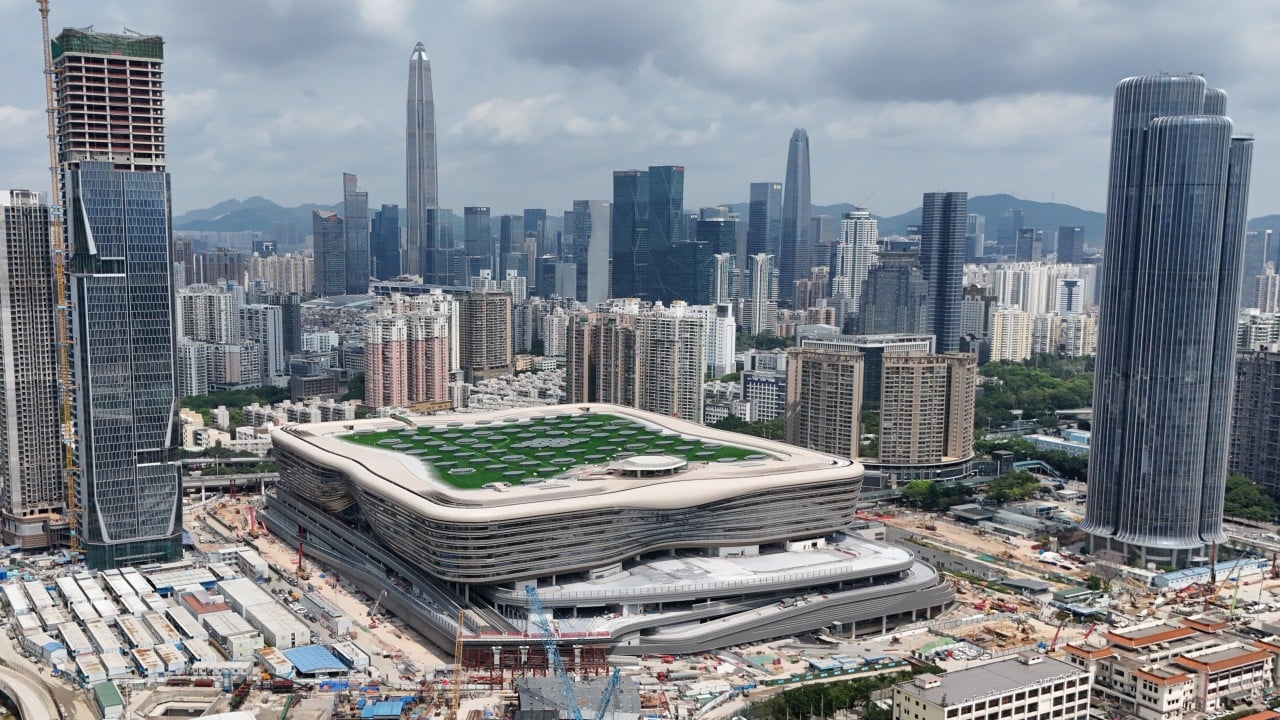 Promote Huanggang Port crossing system and improve bus parking, authorities urged