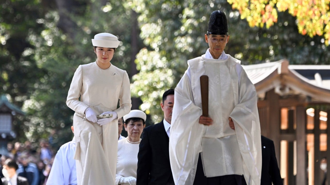 Japan changes rules to save shrinking monarchy, but bars female emperors