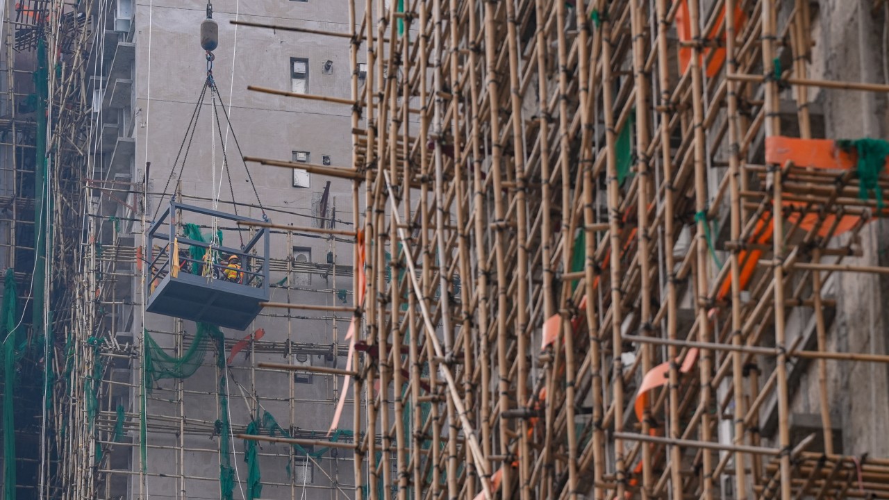 Tai Po fire inquiry panel calls for bamboo scaffolding to be phased out