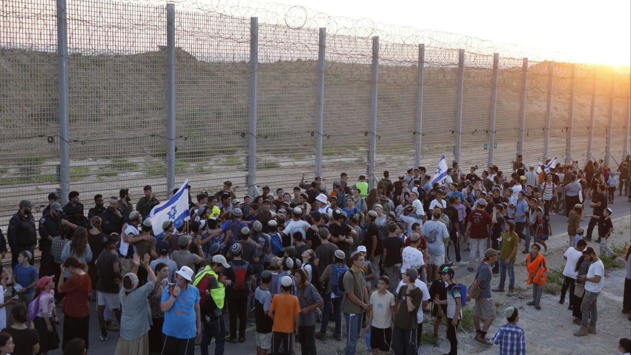 Israelis march to Gaza border demanding re-establishment of settlements
