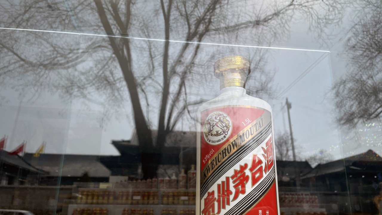 China’s star fund manager dumps long-held consumer bets in pivot to AI trade