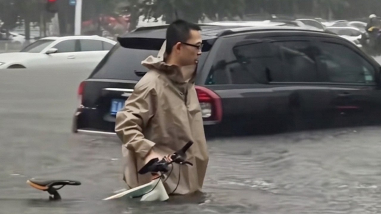 Chinese doctor wades through severe floodwaters to reach patients, winning widespread praise