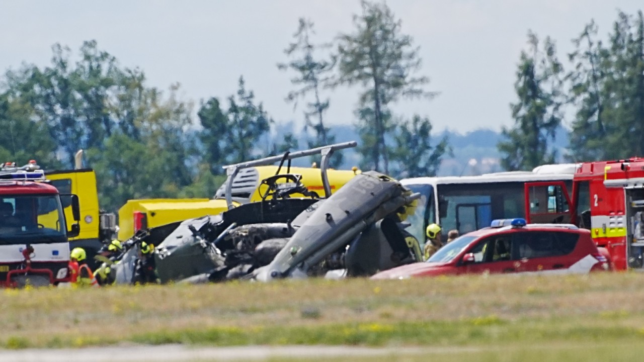 1 dead, 4 injured in Czech army helicopter crash