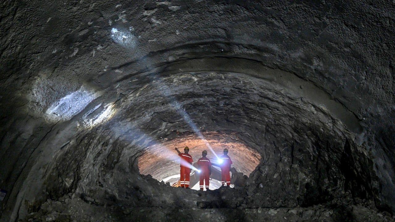 China completes first high-speed rail tunnel under the Yangtze River