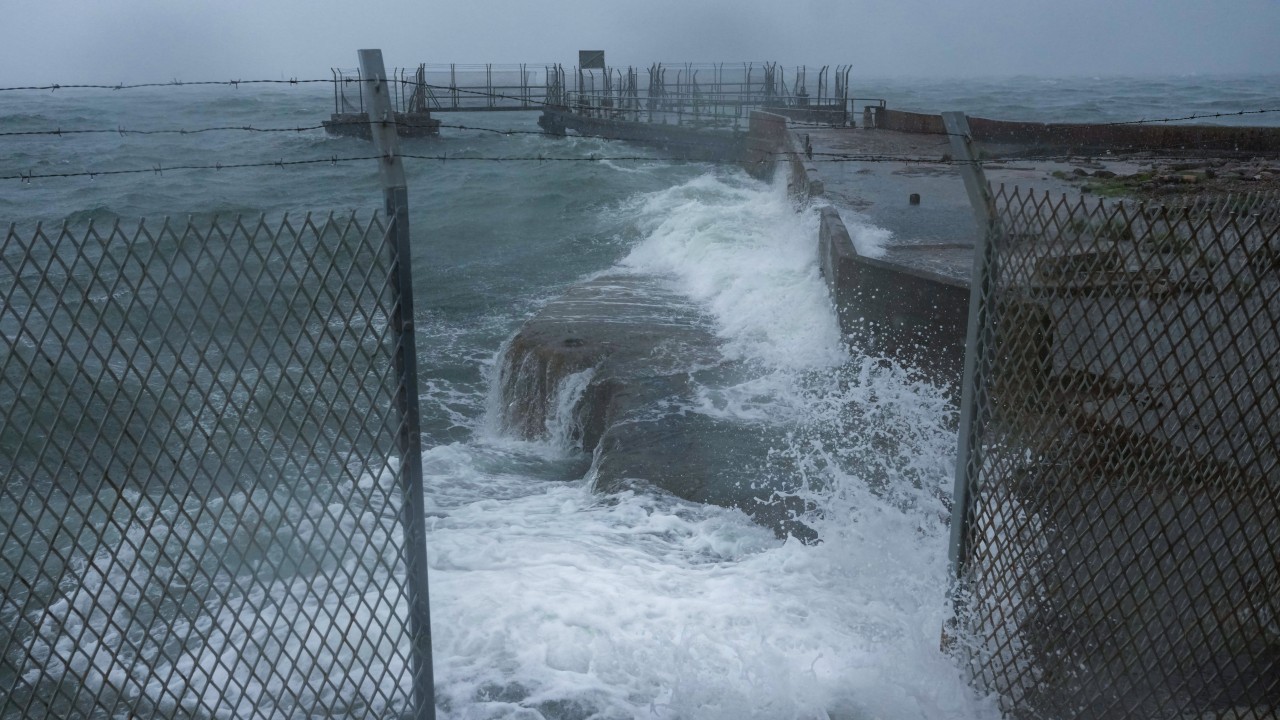 Noul, third closest typhoon to Hong Kong since 2000, causes minor damage to city