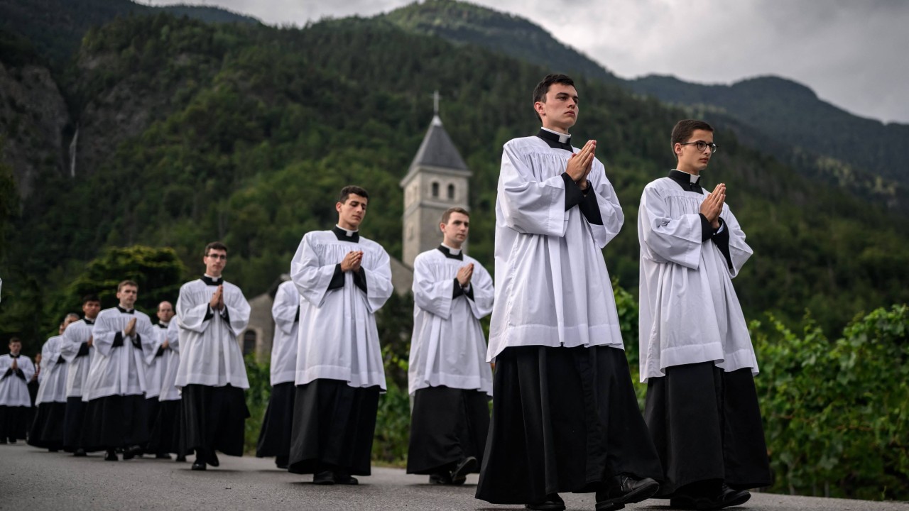 Hong Kong church-goers urged to avoid masses by breakaway Catholic group SSPX