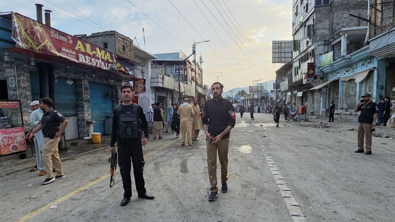 At least 14 dead in suicide bomb attack at anti-militant rally in Pakistan