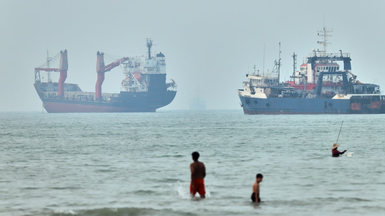 Up to 80 Hong Kong-linked ships stuck around Strait of Hormuz, trade group says
