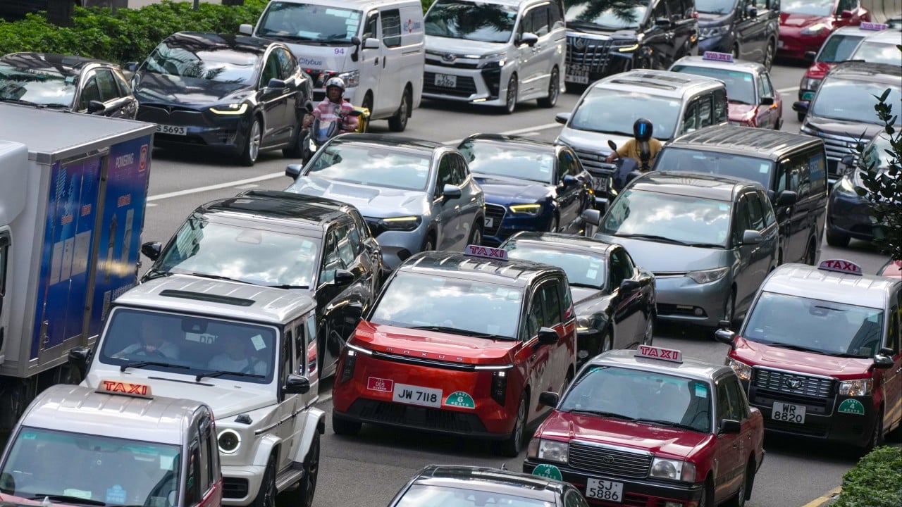 Over 1,000 sign up for Hong Kong’s new taxi, ride-hailing test