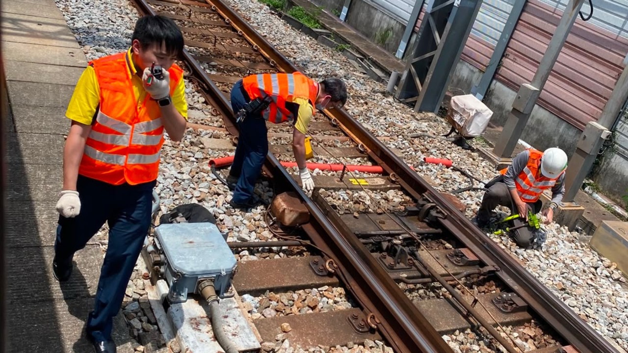 MTR passengers face up to 30-minute delays after Hong Kong signal fault
