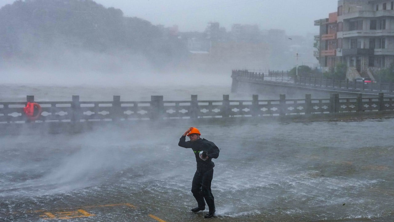 40% of flights grounded in Shanghai as long-lived Typhoon Dolphin moves north